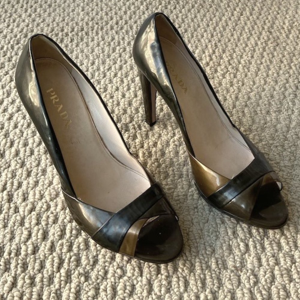 Vintage Prada Green x Gold Pumps